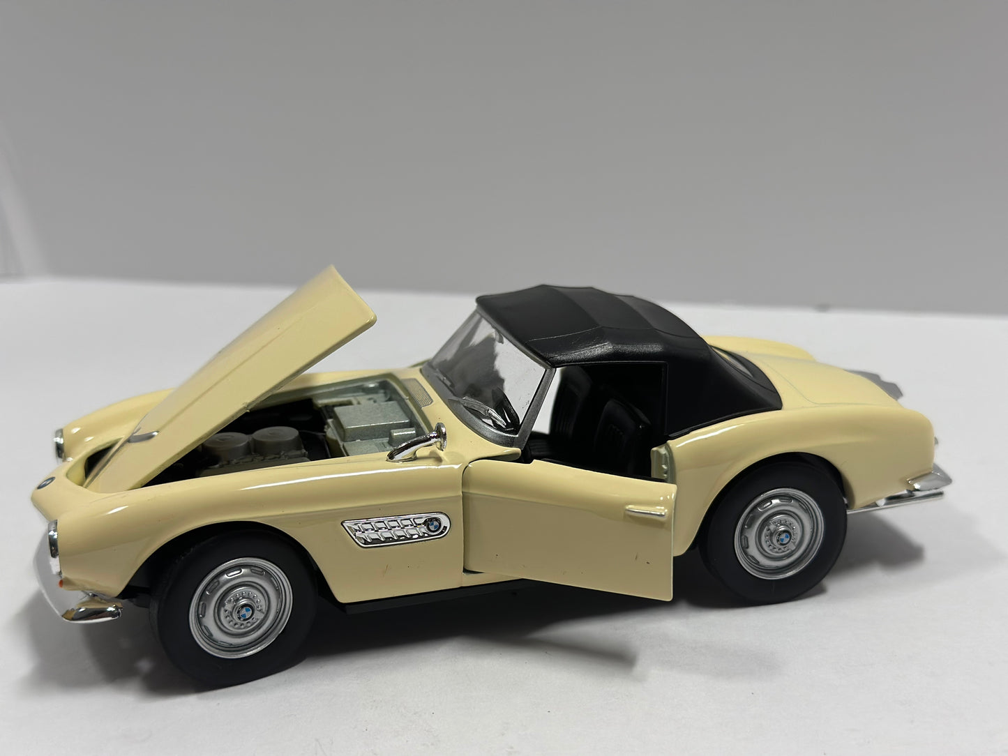 Welly 1:24 Bmw 507 Soft Top Diecast