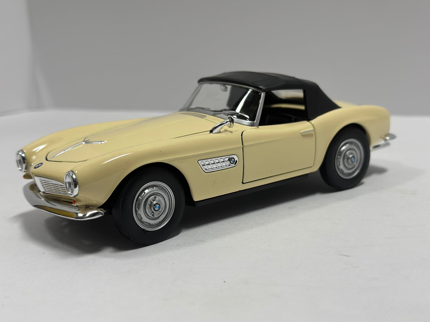 Welly 1:24 Bmw 507 Soft Top Diecast