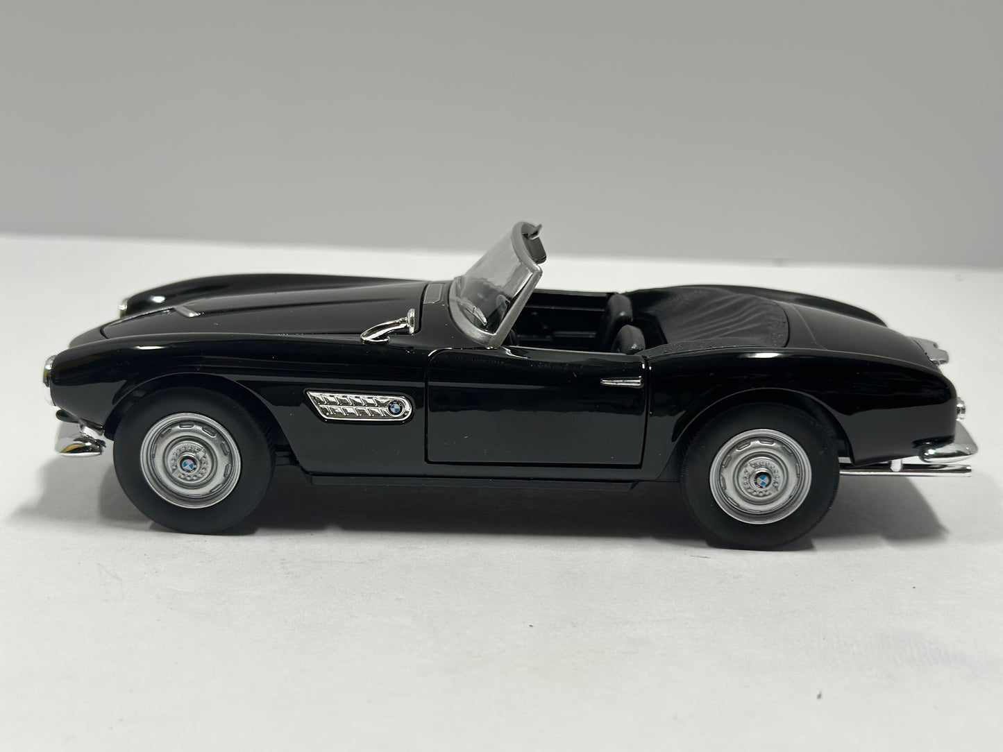 Welly 1:24 BMW 507 Convertible Roadster Diecast