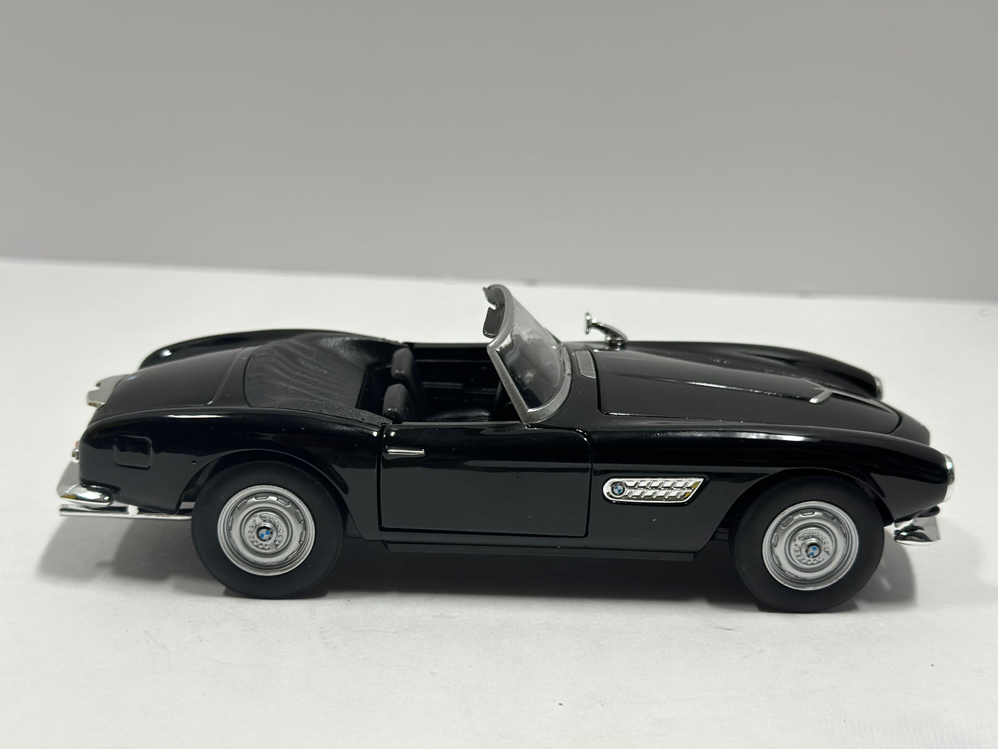 Welly 1:24 BMW 507 Convertible Roadster Diecast