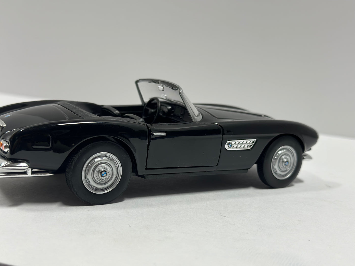 Welly 1:24 BMW 507 Convertible Roadster Diecast