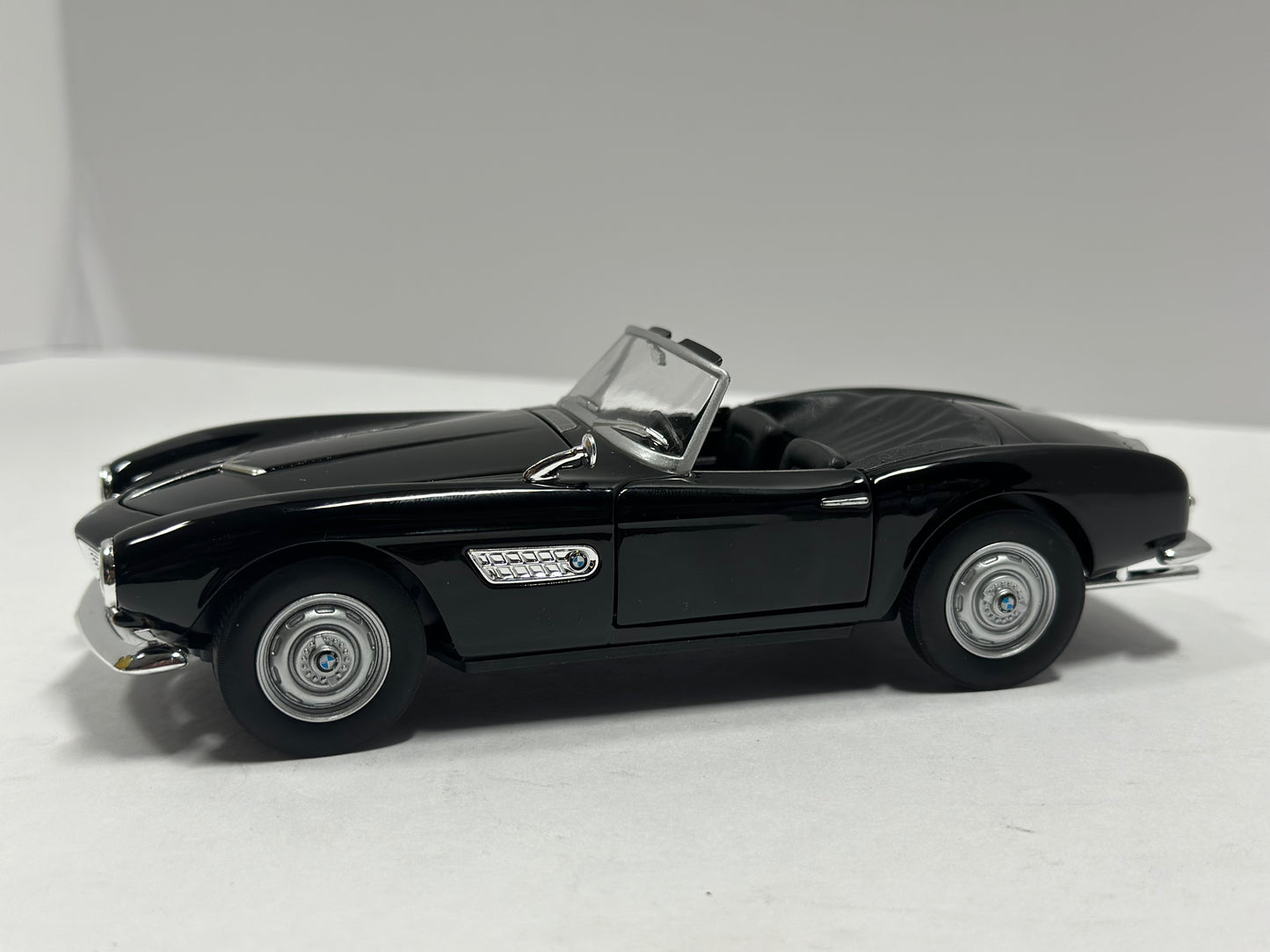 Welly 1:24 BMW 507 Convertible Roadster Diecast