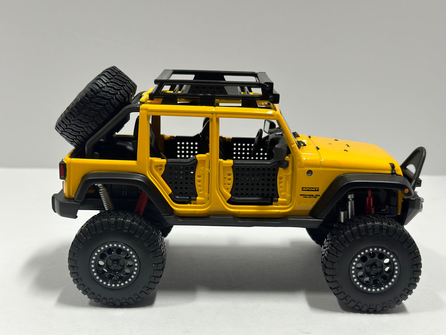 Maisto Design 1:24 2015 JEEP WRANGLER UNLIMITED OFF ROAD KINGS Yellow Diecast