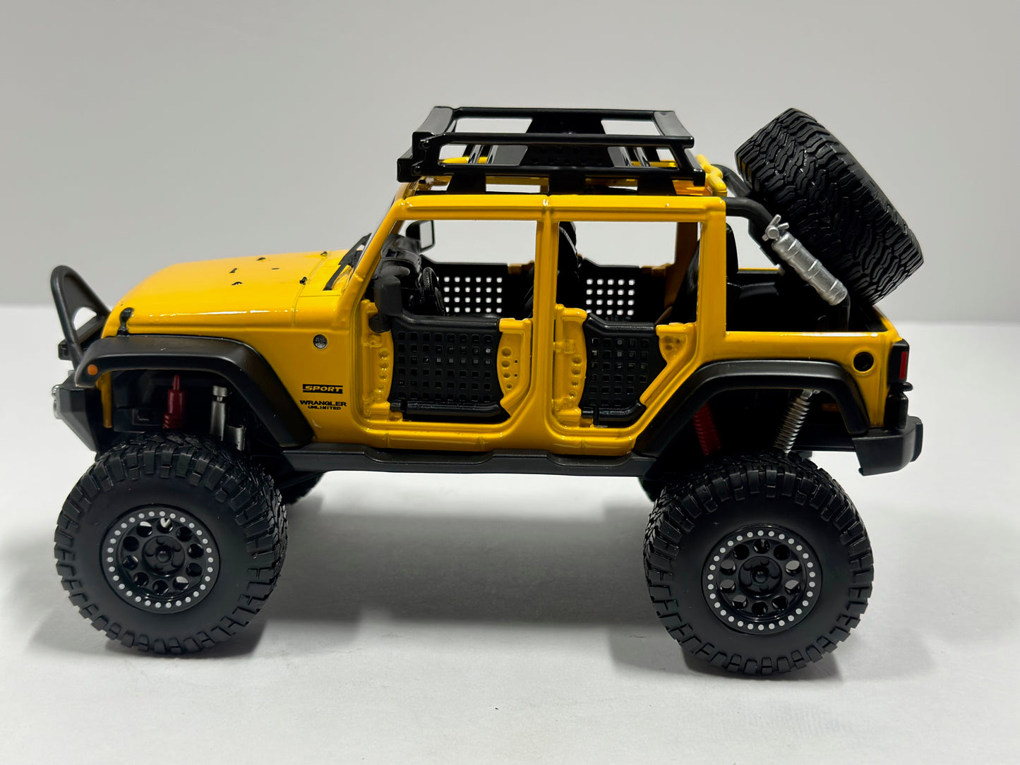 Maisto Design 1:24 2015 JEEP WRANGLER UNLIMITED OFF ROAD KINGS Yellow Diecast