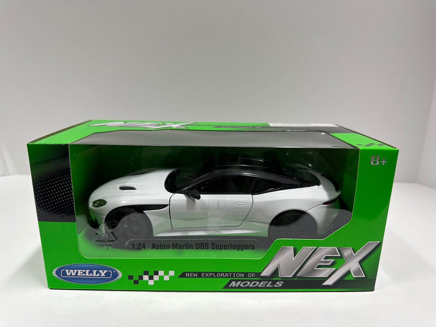 Welly 1:24 Aston Martin DBS Superleggera Diecast