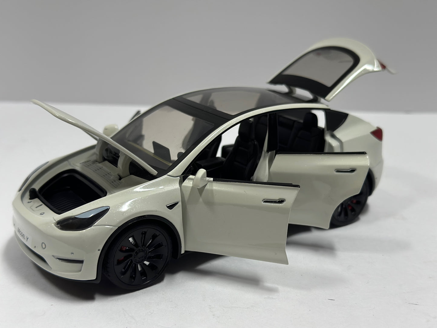 1:24 Tesla Model Y Diecast With Headlight & Taillight LED