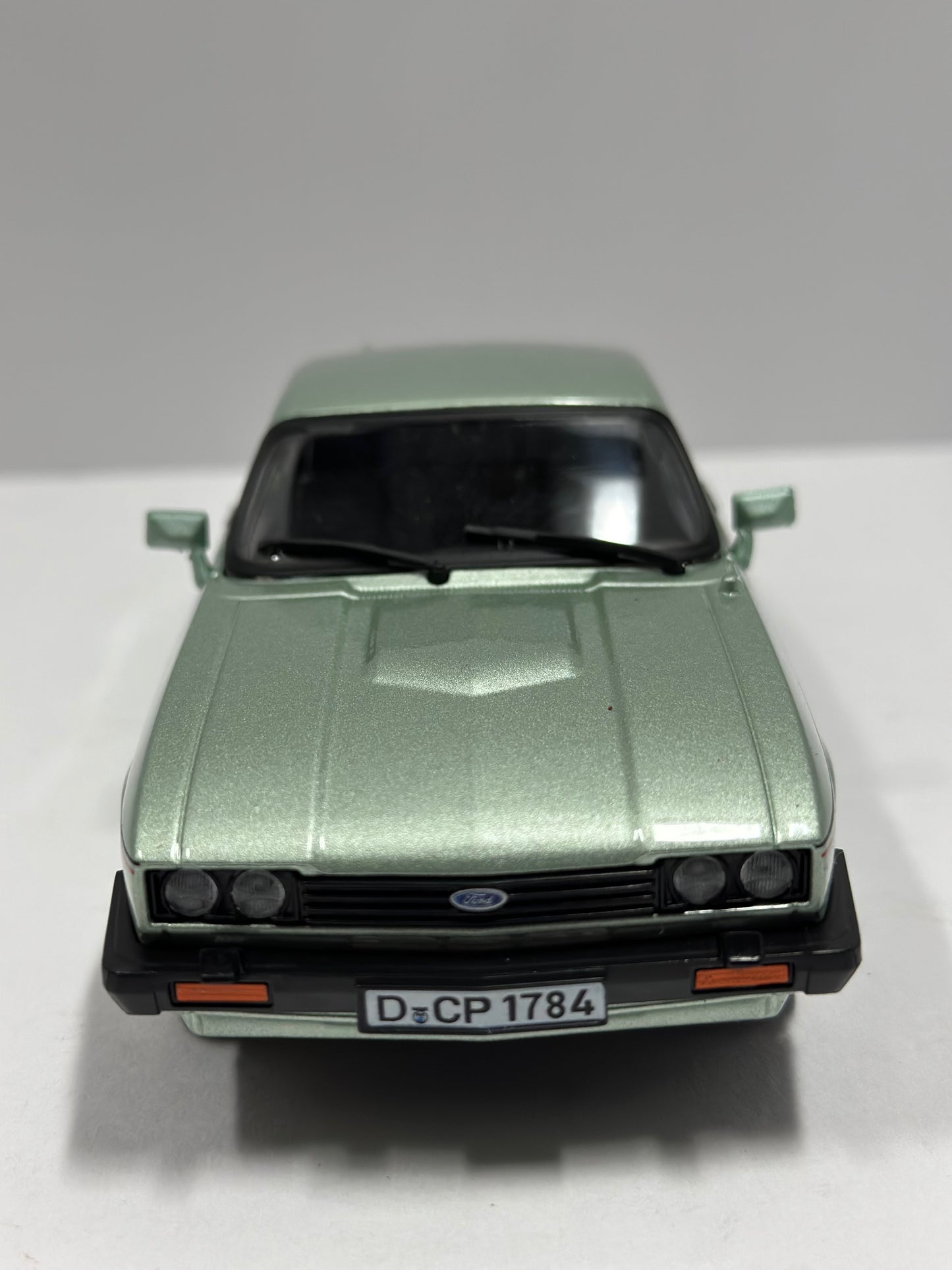 BbURAGO 1:24 1982 FORD CAPRI Diecast