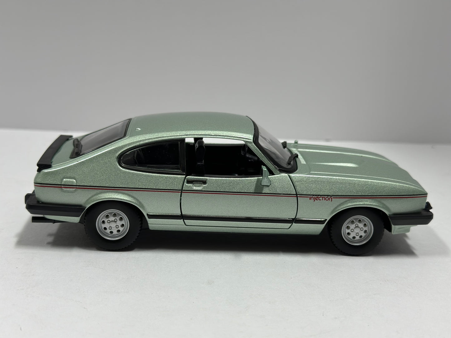 BbURAGO 1:24 1982 FORD CAPRI Diecast