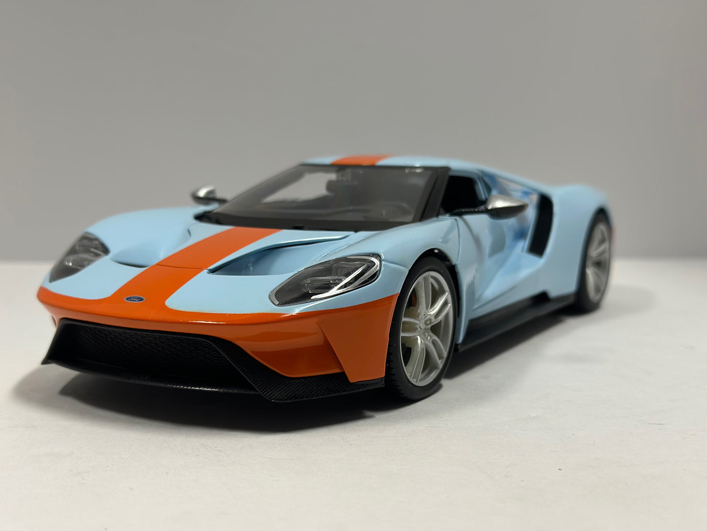 MAISTO 1:18 2022 Ford GT Diecast Blue / Orange Stripe