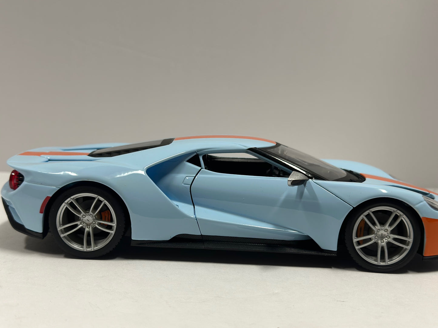 MAISTO 1:18 2022 Ford GT Diecast Blue / Orange Stripe