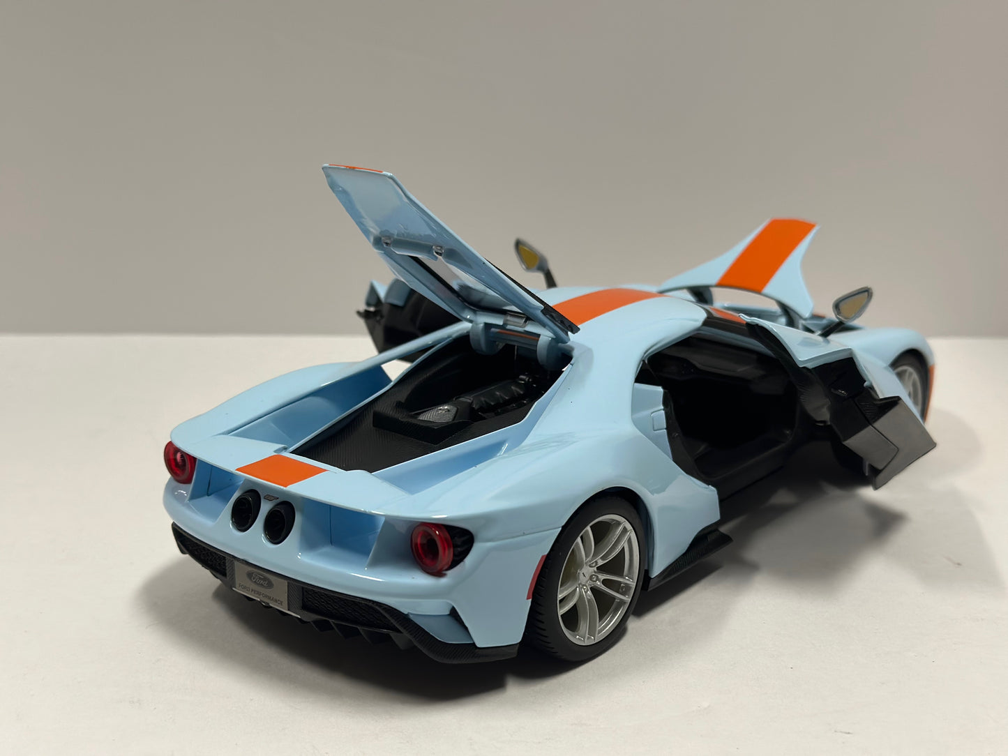 MAISTO 1:18 2022 Ford GT Diecast Blue / Orange Stripe