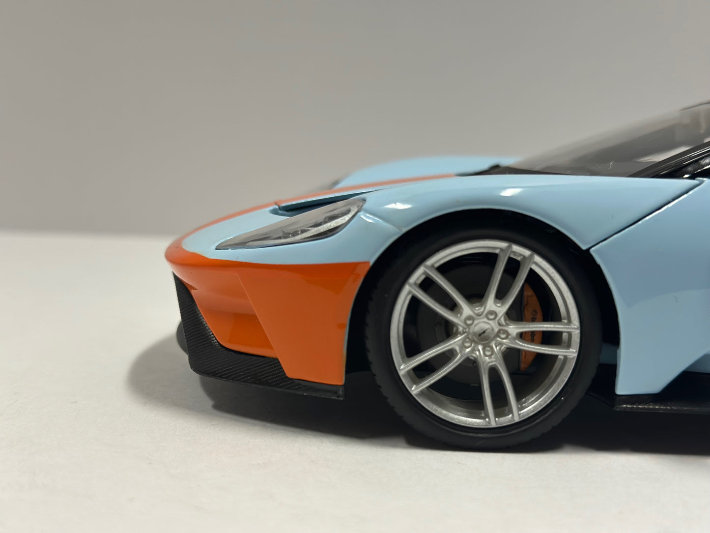 MAISTO 1:18 2022 Ford GT Diecast Blue / Orange Stripe