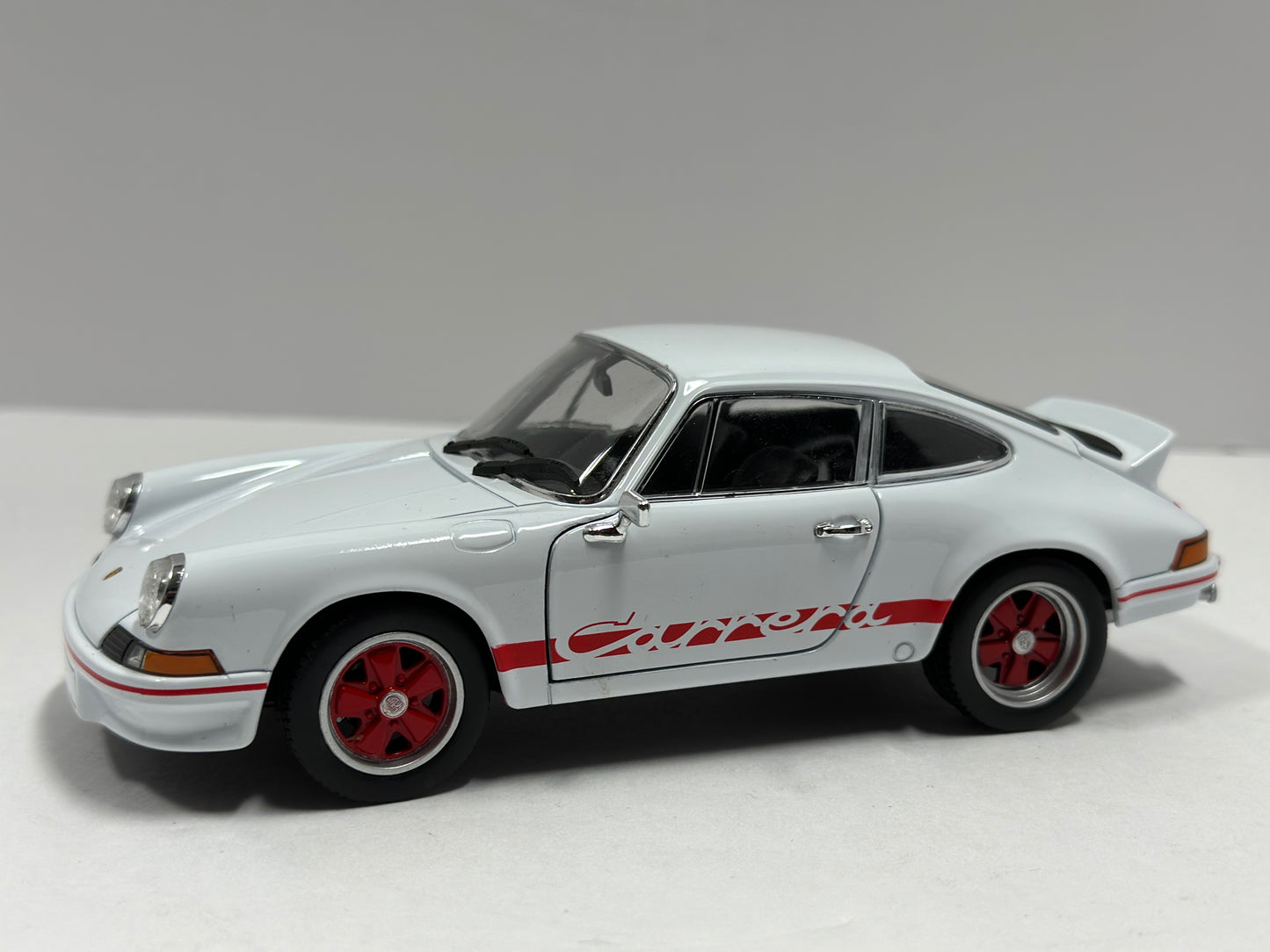 Welly 1:24 1973 Porsche Carrera 2.7 Diecast