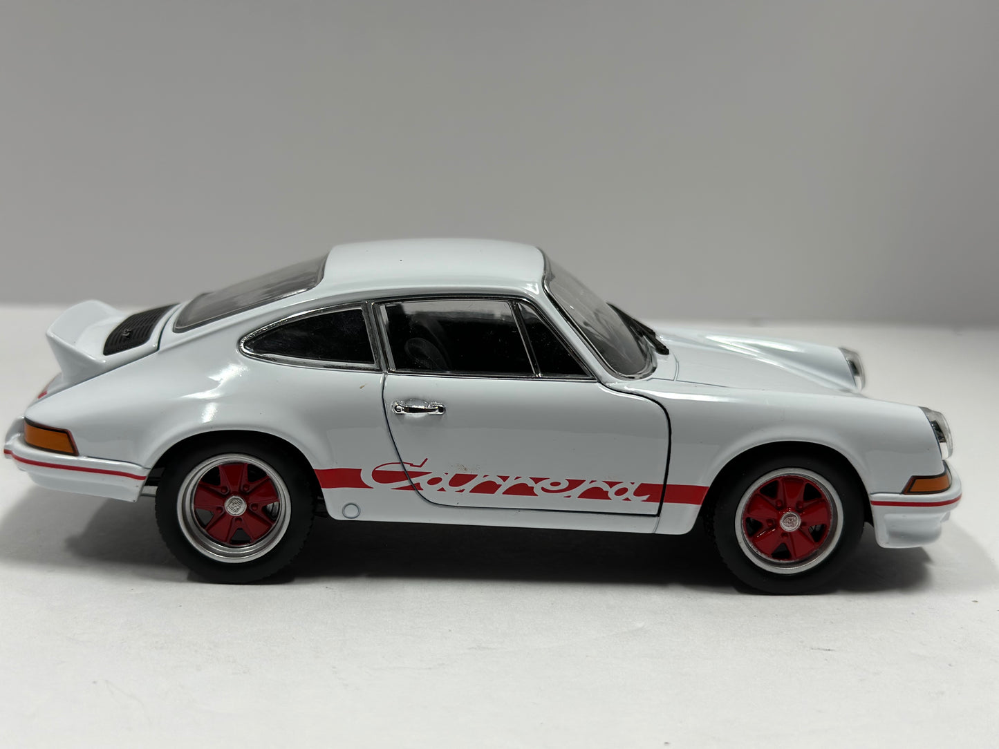 Welly 1:24 1973 Porsche Carrera 2.7 Diecast