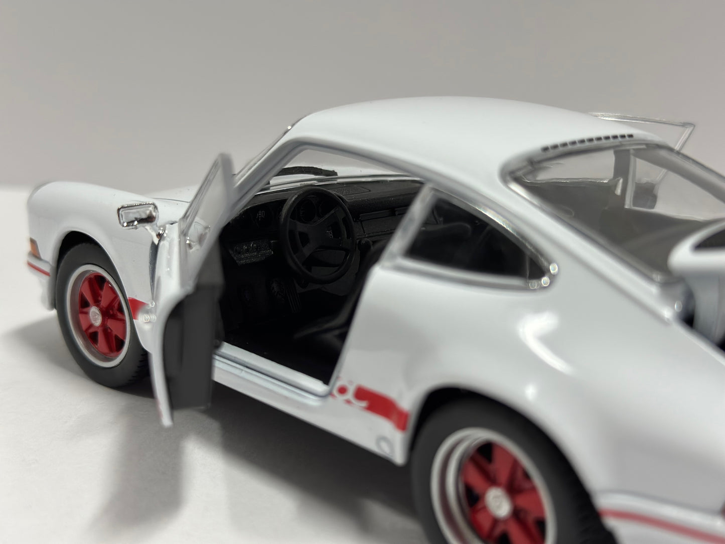 Welly 1:24 1973 Porsche Carrera 2.7 Diecast