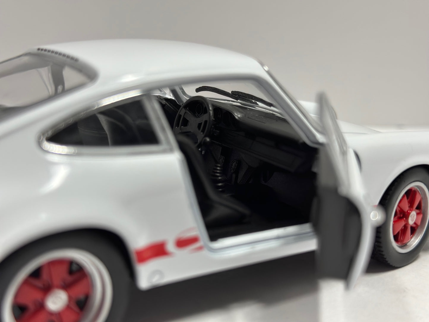 Welly 1:24 1973 Porsche Carrera 2.7 Diecast