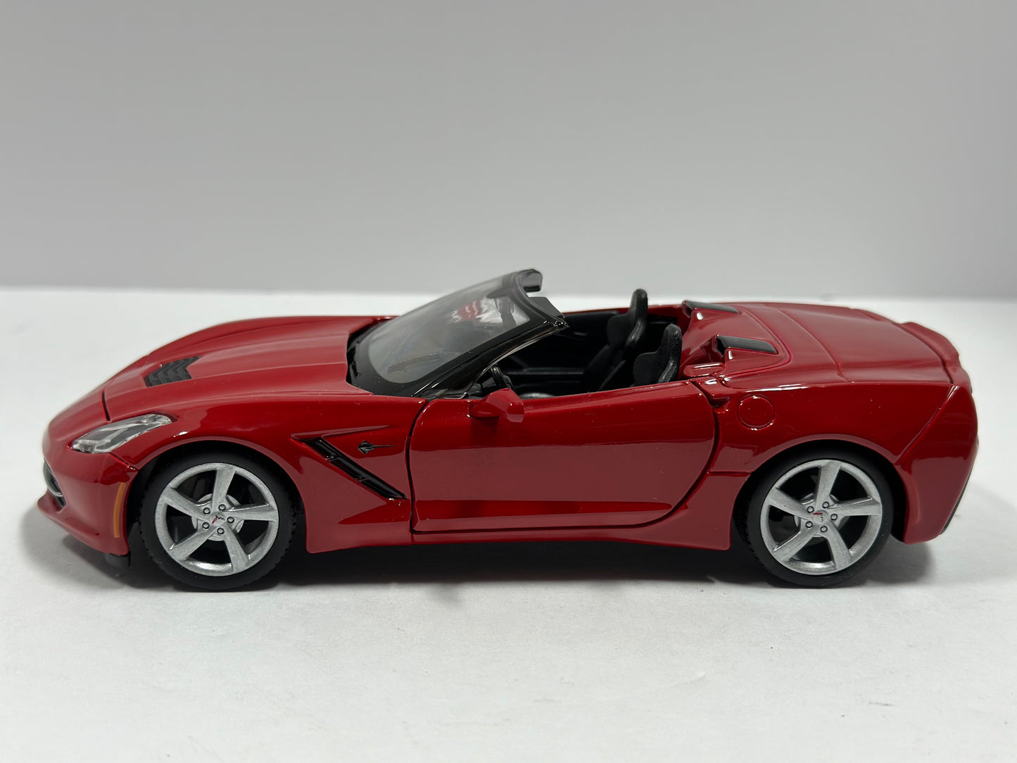 Maisto 1:24 2014 Chevrolet Corvette C7 Convertible Diecast