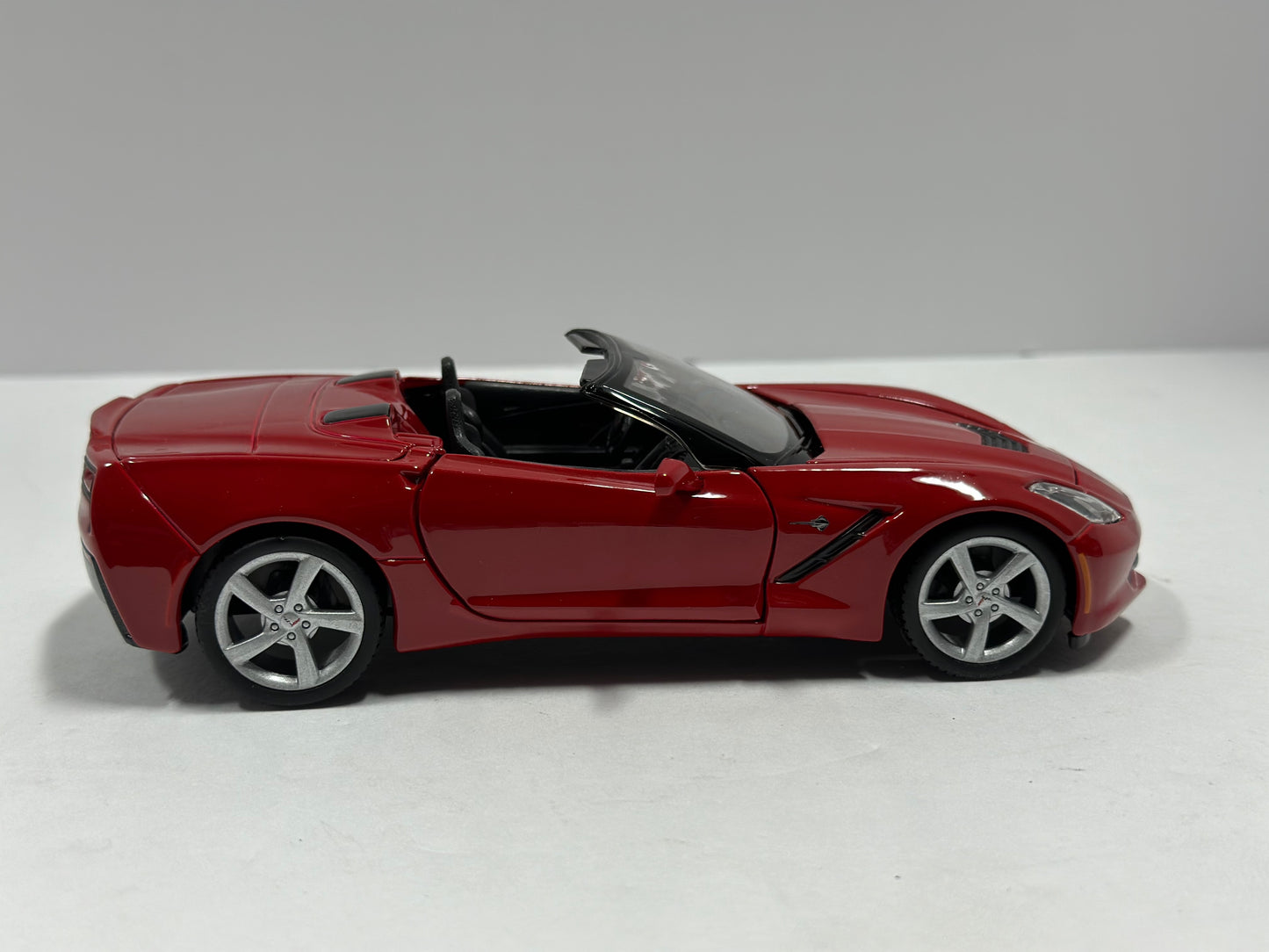 Maisto 1:24 2014 Chevrolet Corvette C7 Convertible Diecast