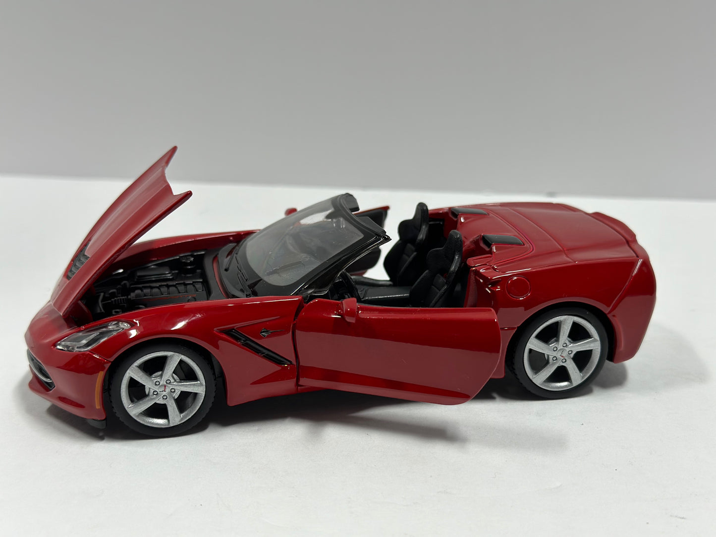 Maisto 1:24 2014 Chevrolet Corvette C7 Convertible Diecast