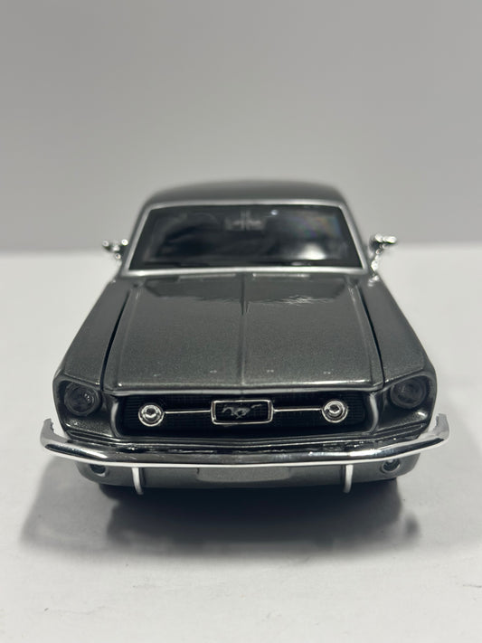 Maisto 1:24 1967 Ford Mustang GT Diecast