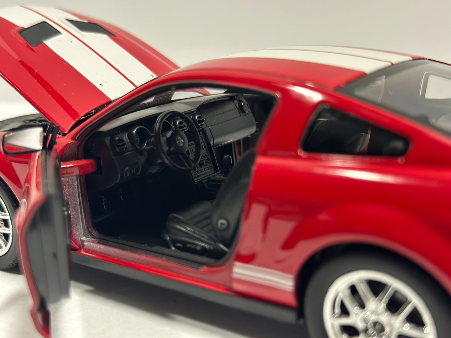 Welly 1:24 2007 Ford Mustang Shelby GT500 Diecast