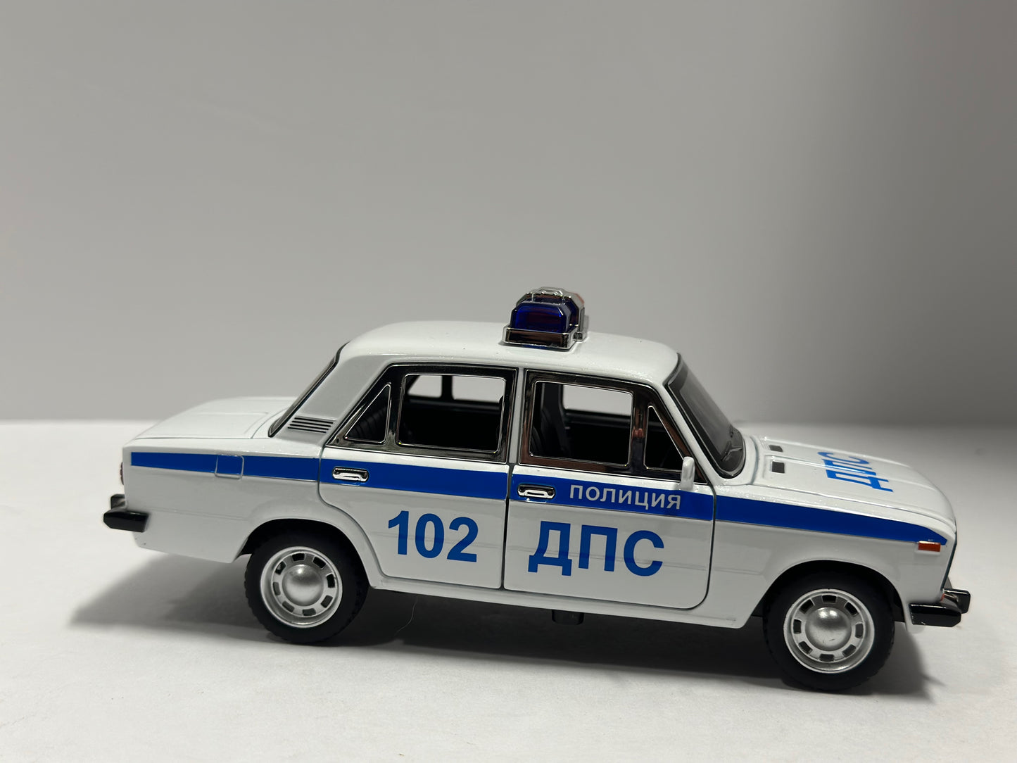 1:24 Russian LADA 2106 Police Car Alloy Car LED LIGHTS Diecasts