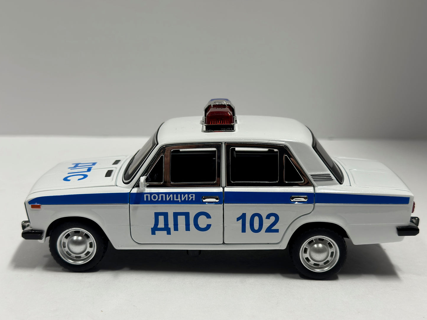 1:24 Russian LADA 2106 Police Car Alloy Car LED LIGHTS Diecasts