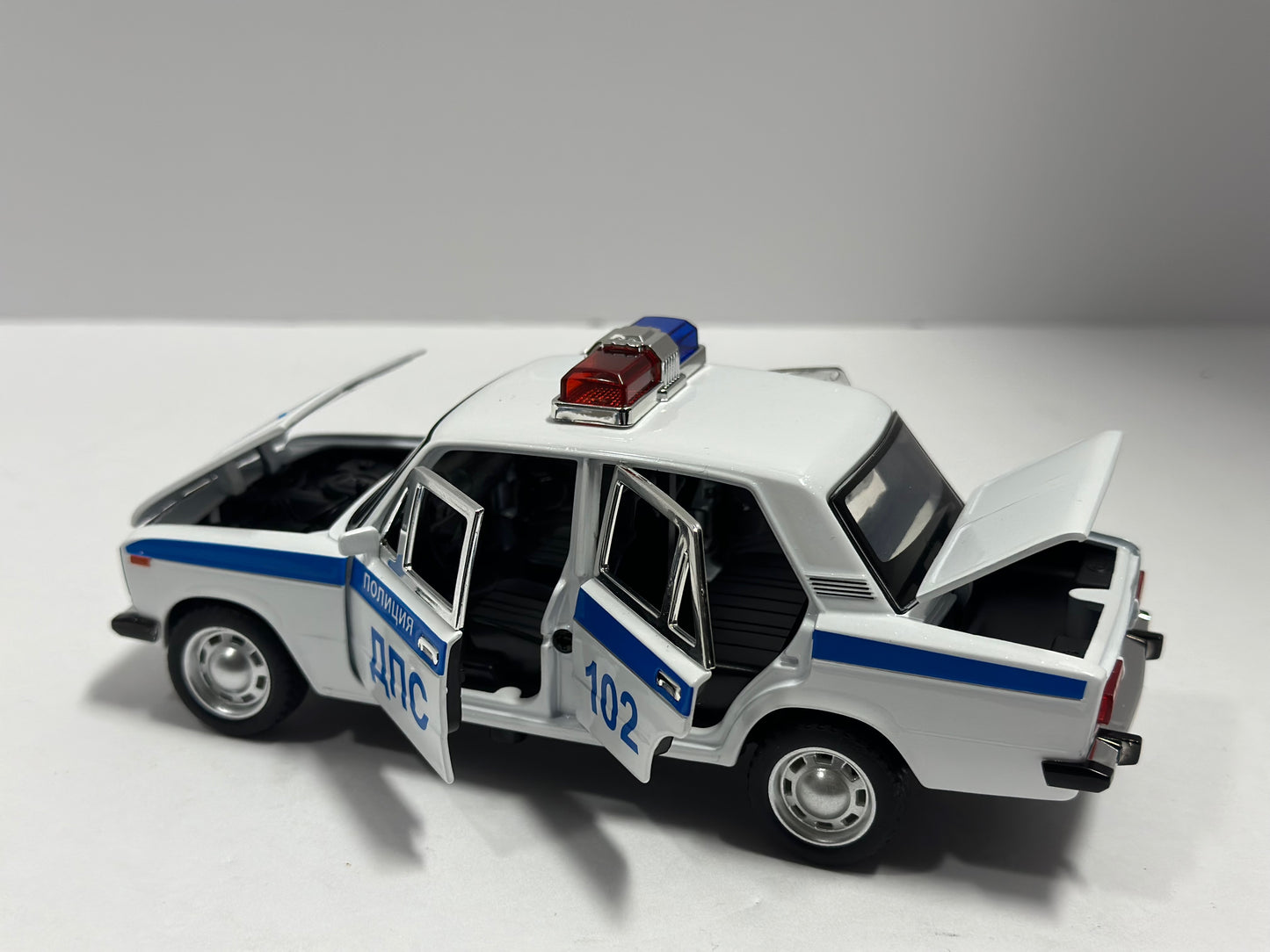 1:24 Russian LADA 2106 Police Car Alloy Car LED LIGHTS Diecasts