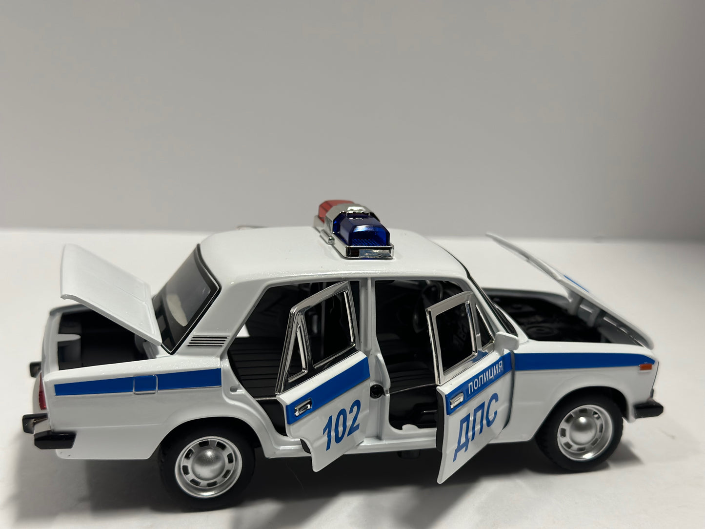 1:24 Russian LADA 2106 Police Car Alloy Car LED LIGHTS Diecasts