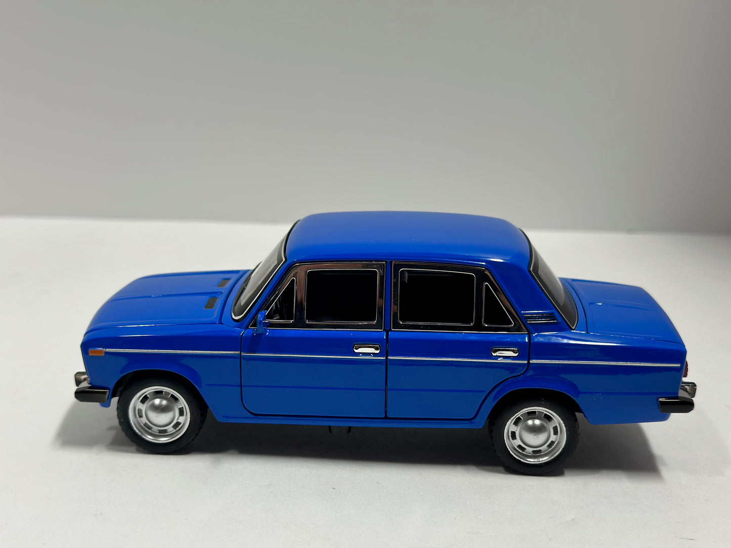 1:24 Russian LADA 2106 Alloy Car LED LIGHTS Diecasts