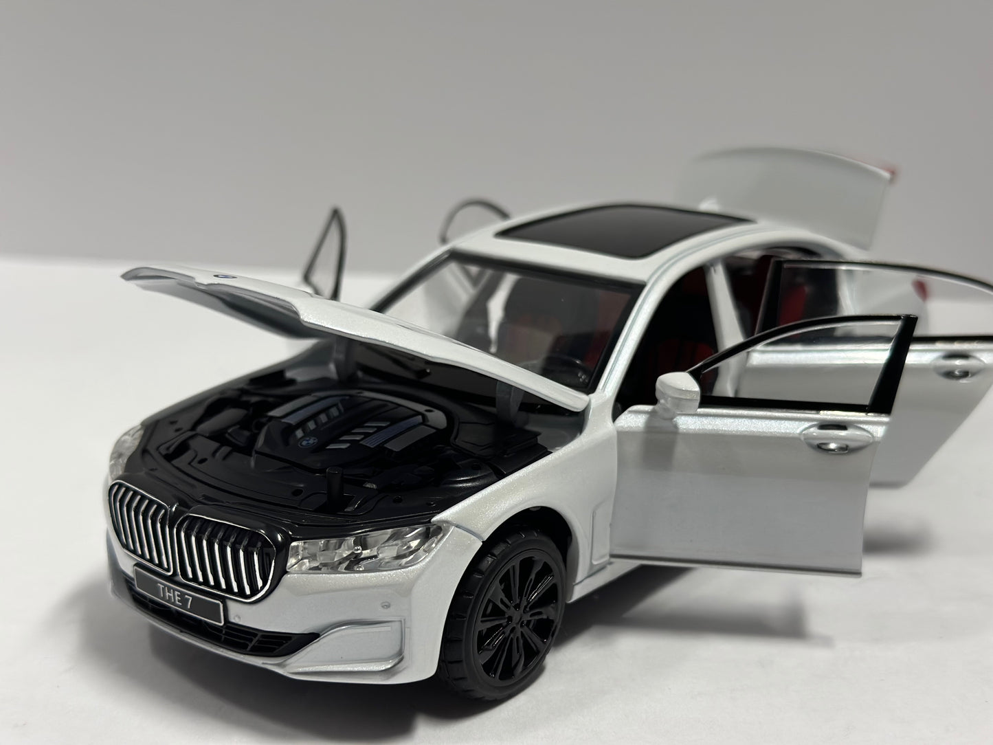 1:24 2020 BMW 760li V12 Diecast With Led Headlight & Taillight