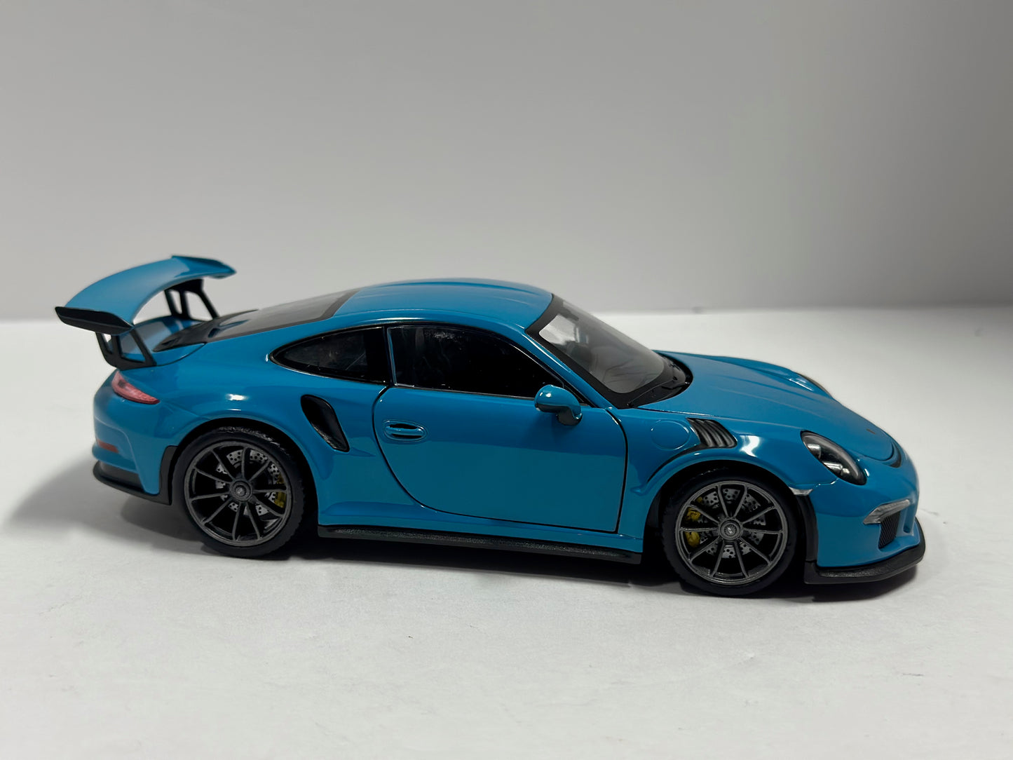 Welly 1:24 Porsche 911 GT3RS Diecast Blue