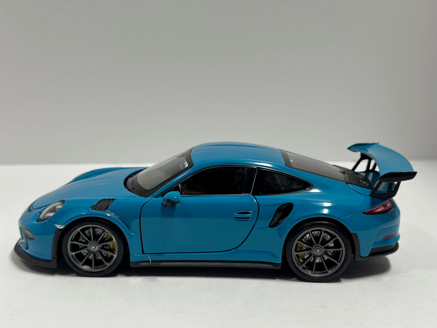 Welly 1:24 Porsche 911 GT3RS Diecast Blue