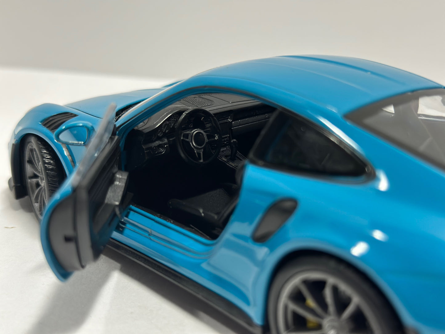 Welly 1:24 Porsche 911 GT3RS Diecast Blue