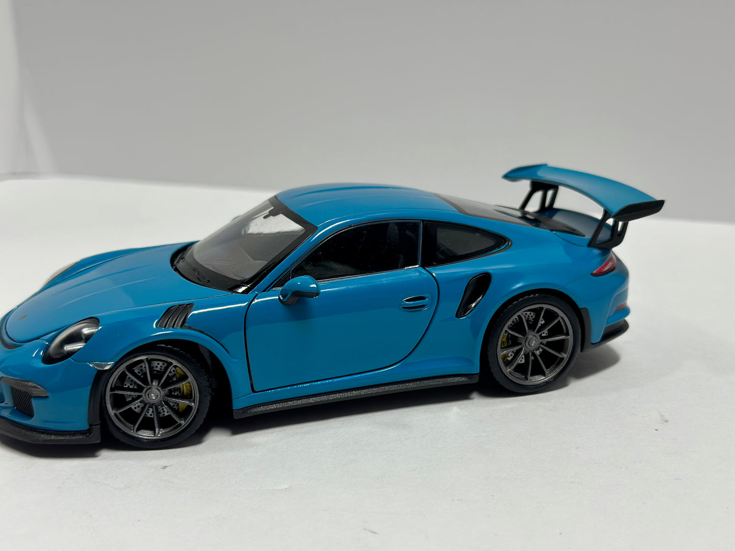 Welly 1:24 Porsche 911 GT3RS Diecast Blue