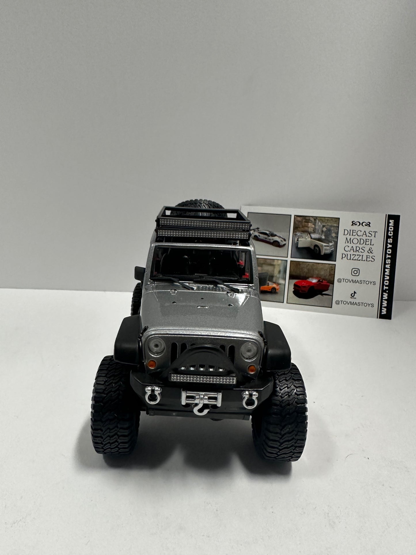 Maisto Design 1:24 2015 Jeep WRANGLER UNLIMITED OFF ROAD KINGS Gray Diecast