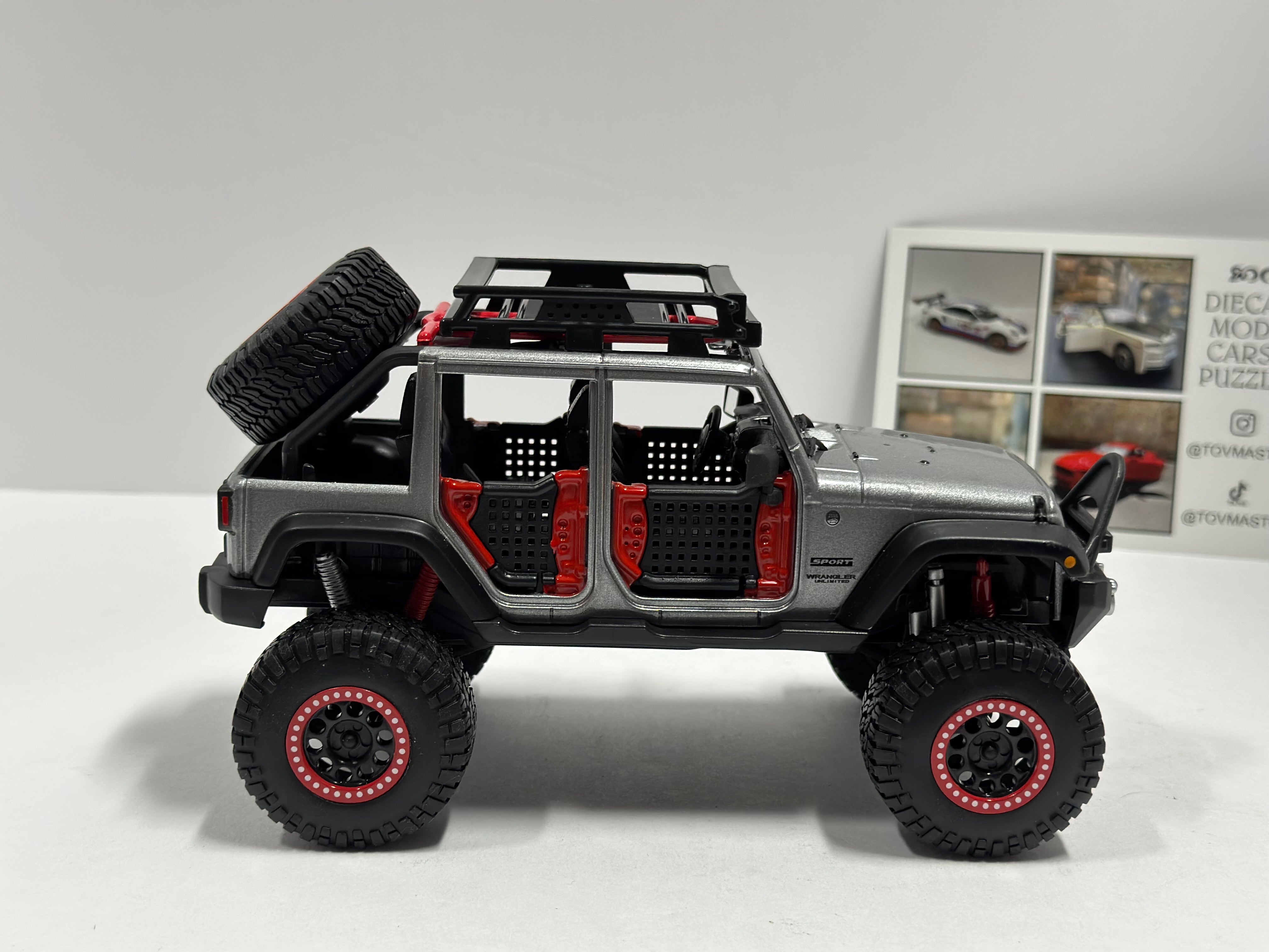 Maisto Design 1:24 2015 Jeep WRANGLER UNLIMITED OFF ROAD KINGS