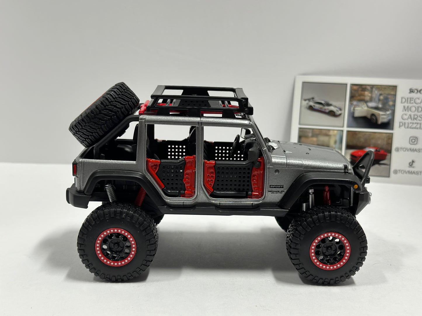 Maisto Design 1:24 2015 Jeep WRANGLER UNLIMITED OFF ROAD KINGS Gray Diecast