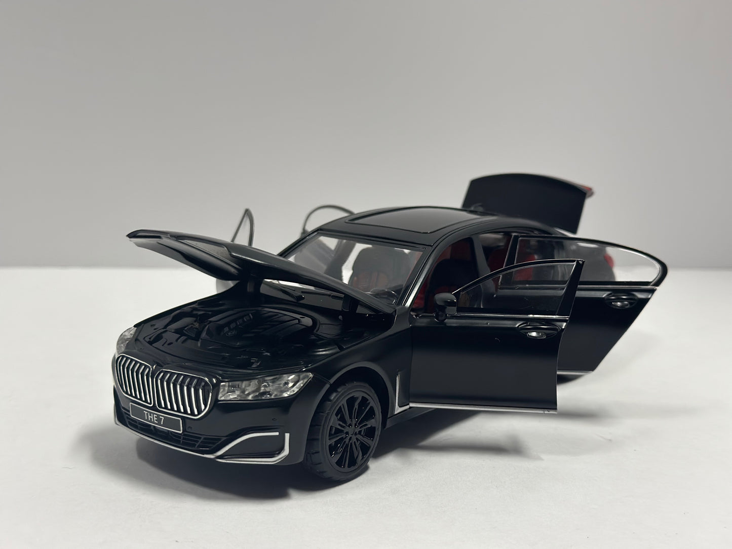 1:24 2020 BMW 760li V12 Diecast With Led Headlight & Taillight Matte Black