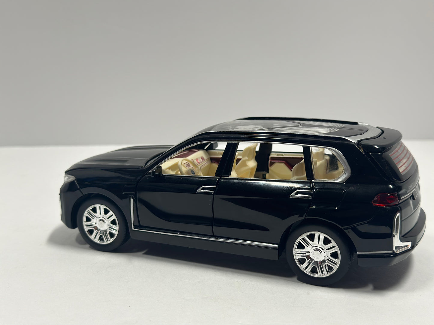 1:24 2020 BMW x7  Diecast With Led Headlight & Taillight Matte Black