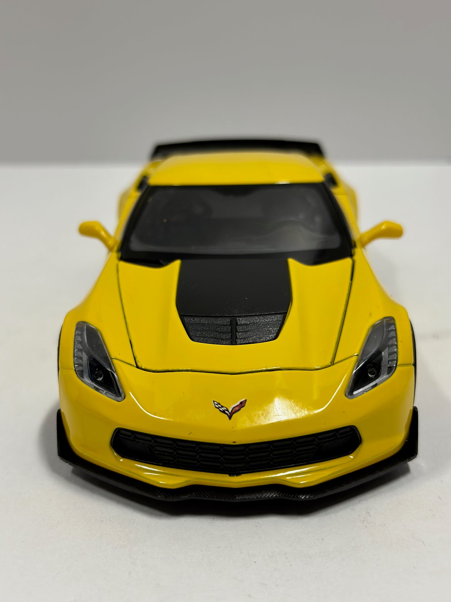 Welly 1:24 2017 Chevrolet Corvette z06 Stingray Yellow