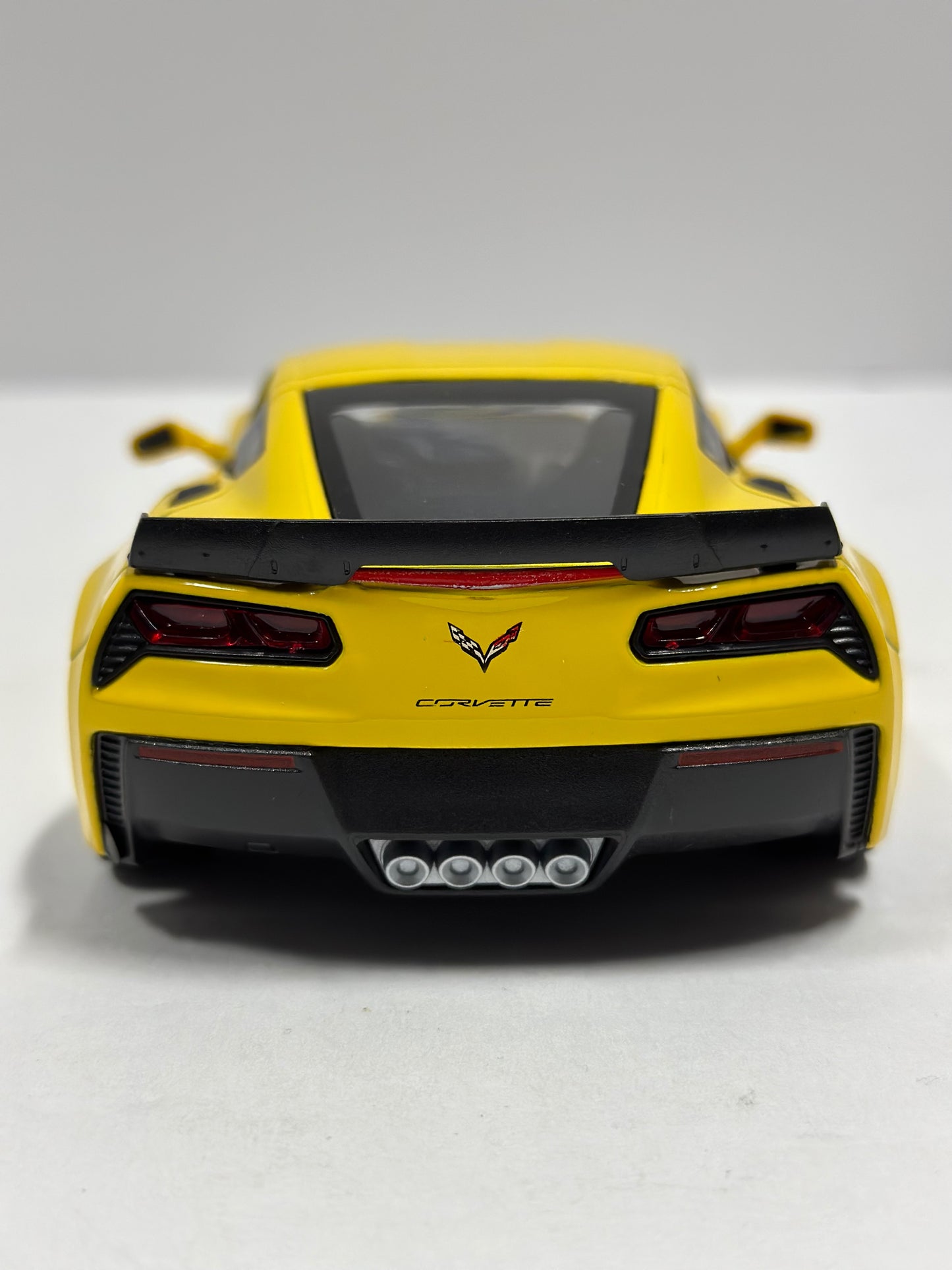 Welly 1:24 2017 Chevrolet Corvette z06 Stingray Yellow