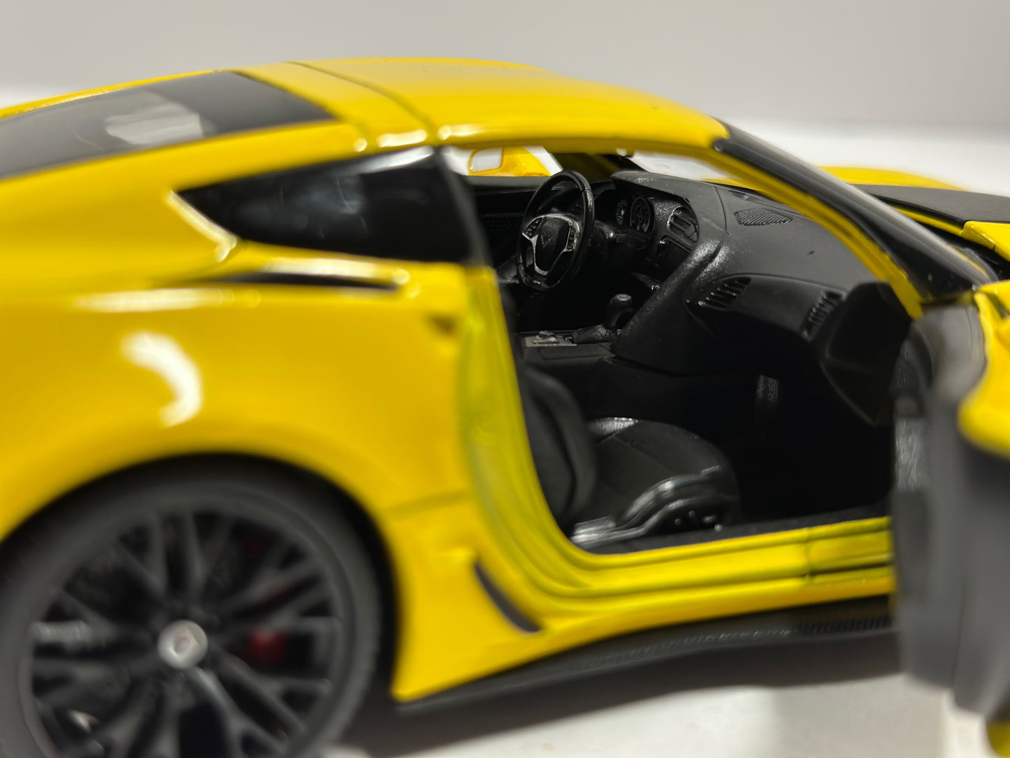 Welly 1:24 2017 Chevrolet Corvette z06 Stingray Yellow