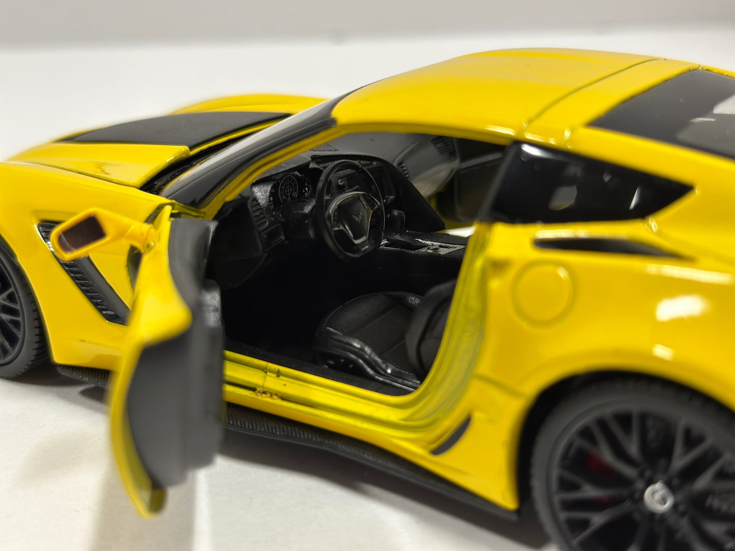 Welly 1:24 2017 Chevrolet Corvette z06 Stingray Yellow