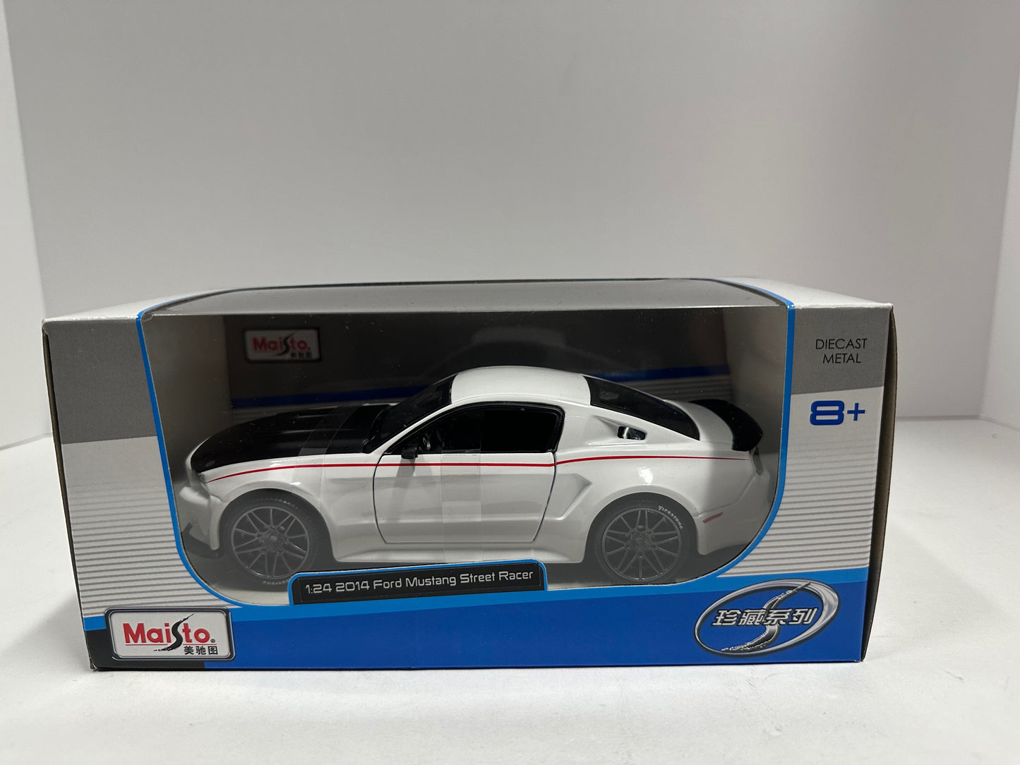 Maisto 1:24 2014 Ford Mustang Street Racer Wide Body Kit White