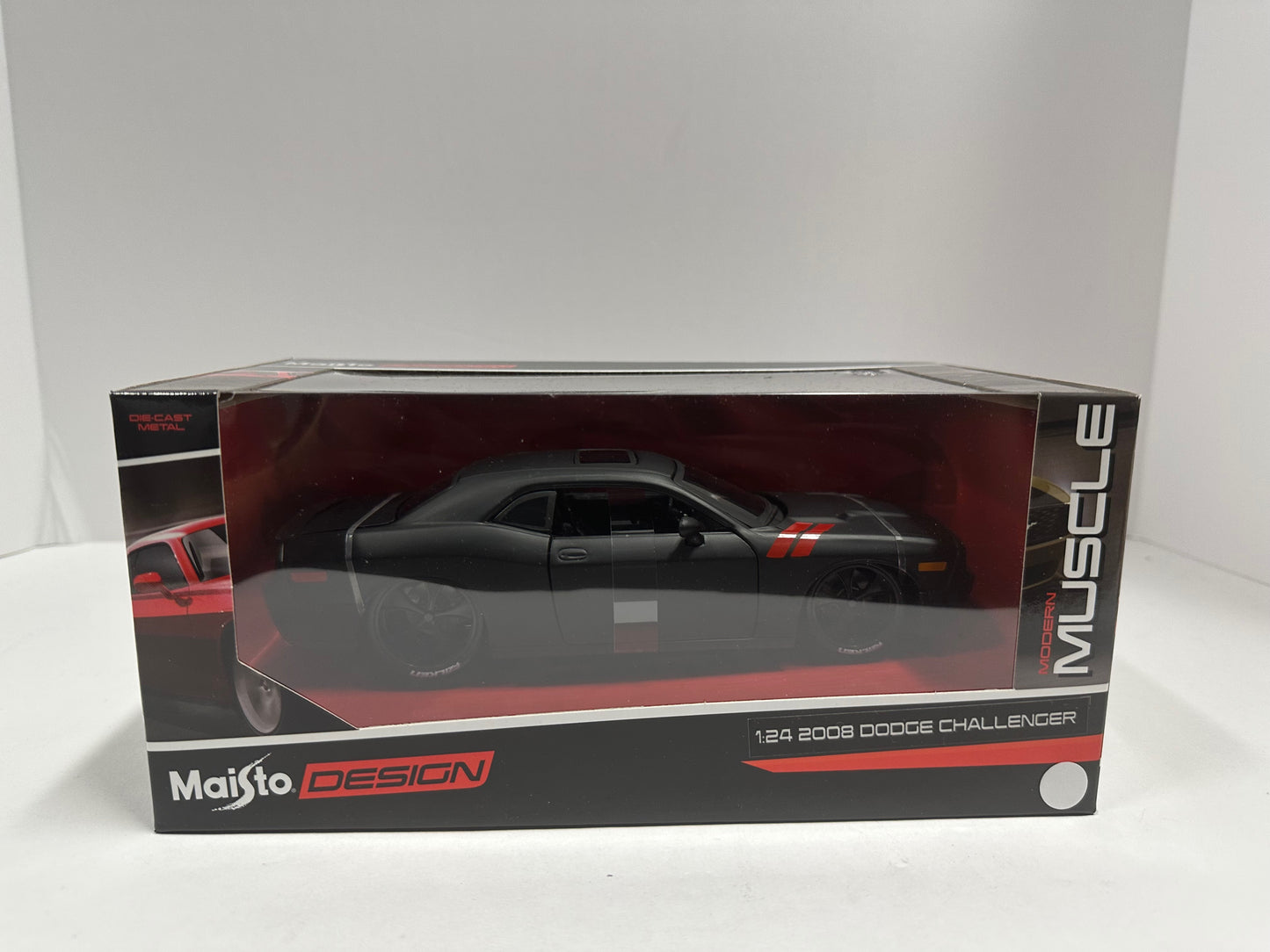 Maisto Design 1:24 2008 Dodge Challenger SRT8 Diecast Matte Black