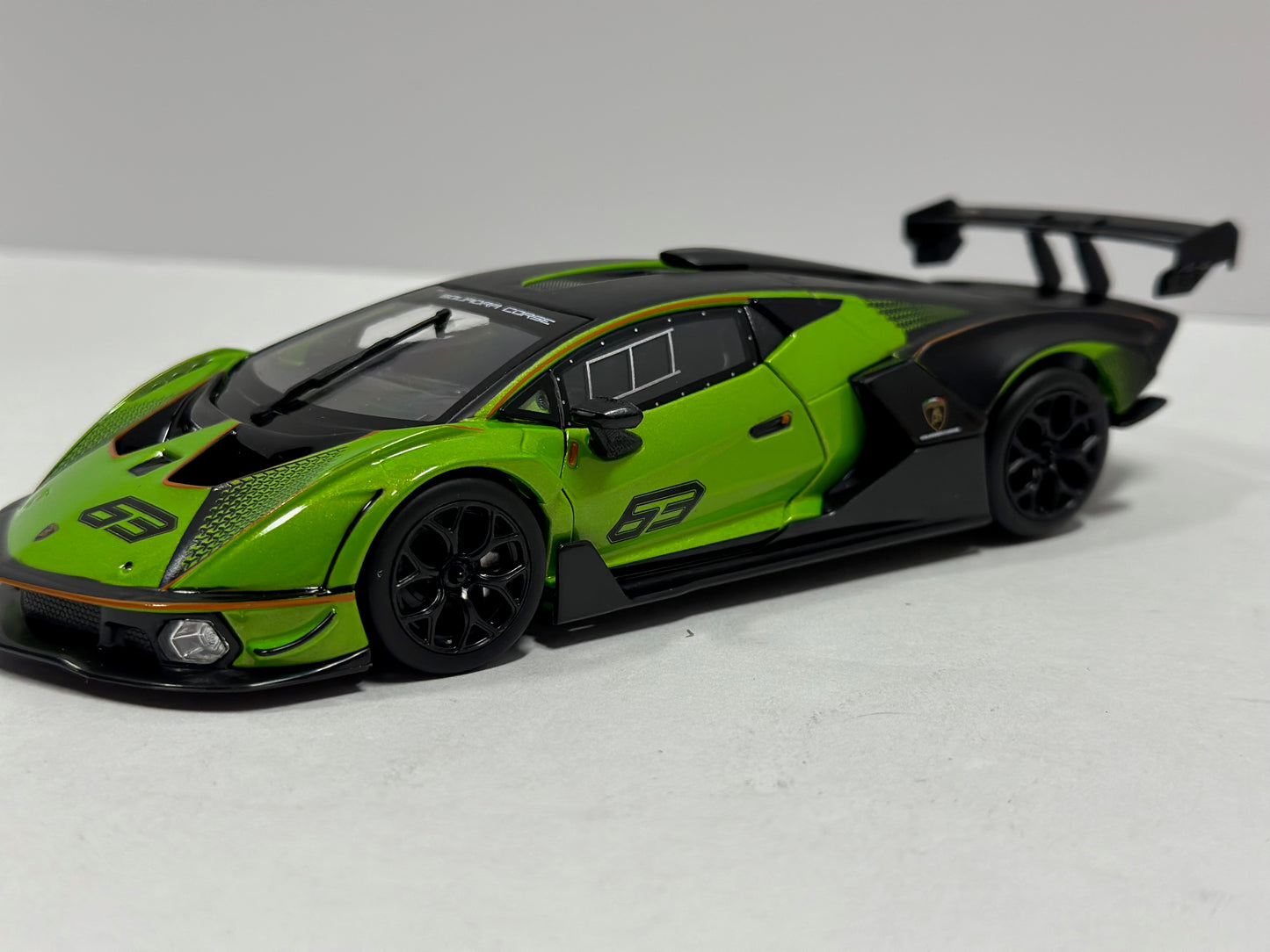 Bburago 1:24 Lamborghini Essenza SCV12 #63 Diecast Green