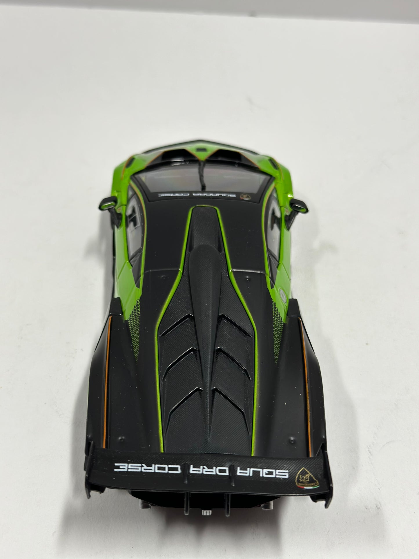 Bburago 1:24 Lamborghini Essenza SCV12 #63 Diecast Green