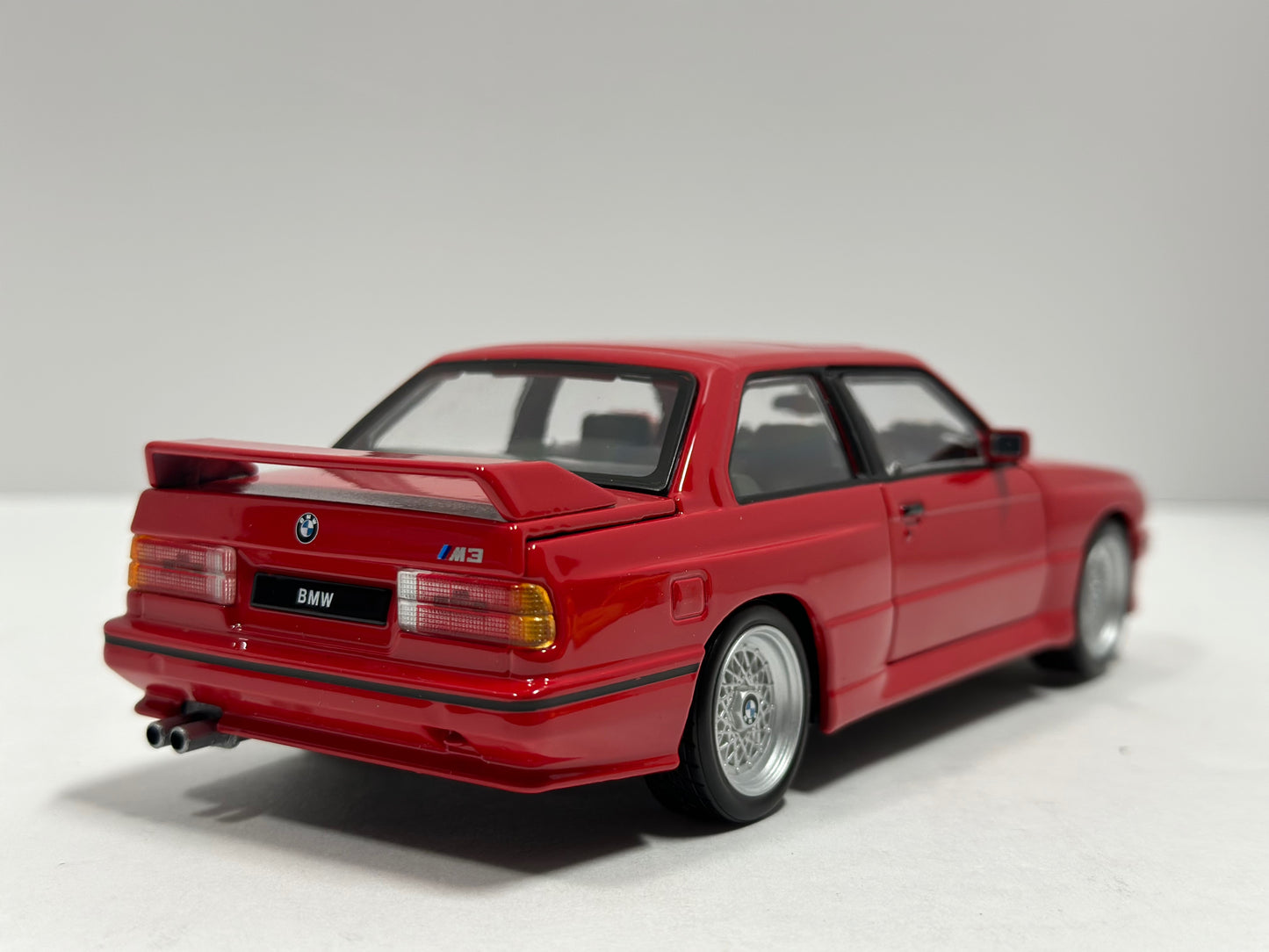 Bburago 1:24 Bmw M3 E30 1988 Diecast Red