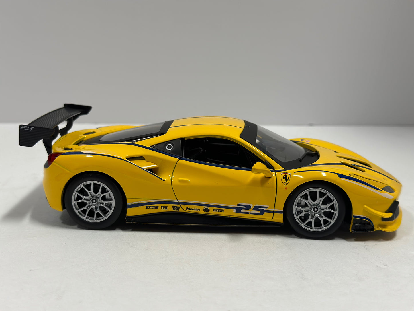 Bburago 1:24 2020 Ferrari 488 CHALLENGE RACING #25 Diecast Yellow